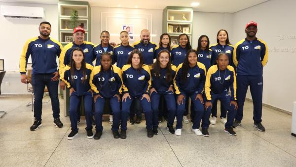 Time de futsal feminino de colégio Colégio Guilherme Dourado embarca rumo a Sérvia para representar o Brasil em  Campeonato Mundial 