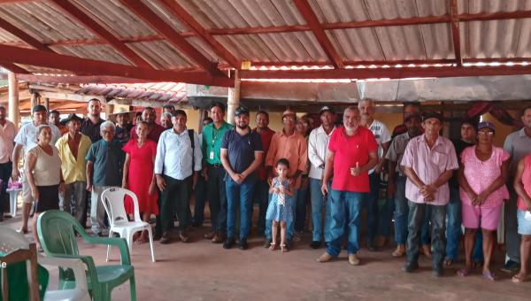 Trabalhadores da agricultura familiar se reúnem e discutem linhas de créditos com Banco da Amazônia na Agrovila Alto Bonito em Nova Olinda 