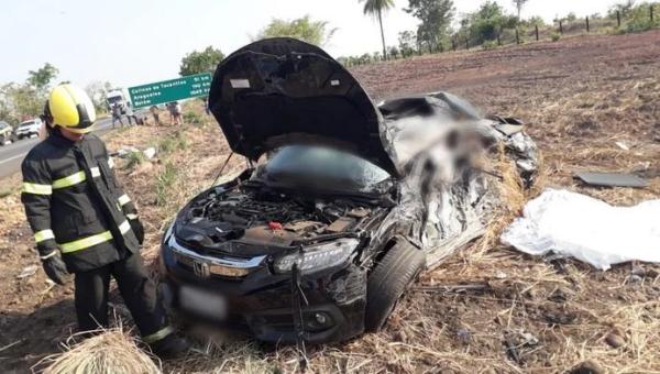 Três pessoas morrem e outra fica ferida após batida entre caminhão e carro na BR-153