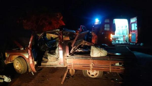 Uma pessoa morre após caminhonete sair da pista e capotar na TO-335 