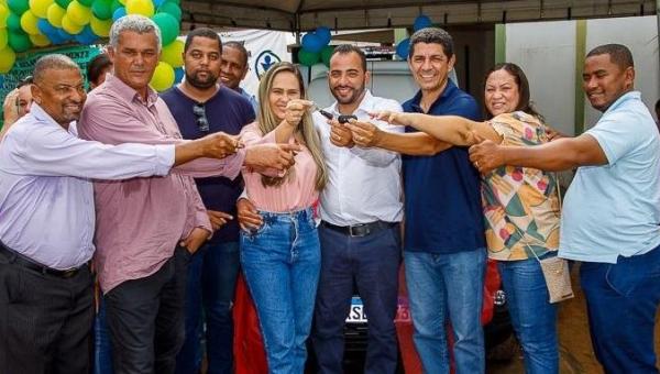 Valdemar Júnior entrega ambulâncias em Paranã