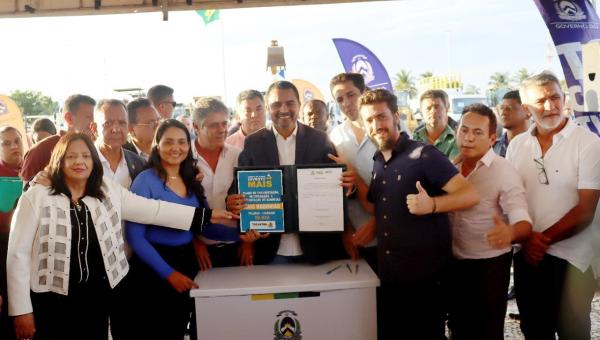 Valderez comemora assinatura das ordens de serviço para recuperação das TO-020 e TO-010