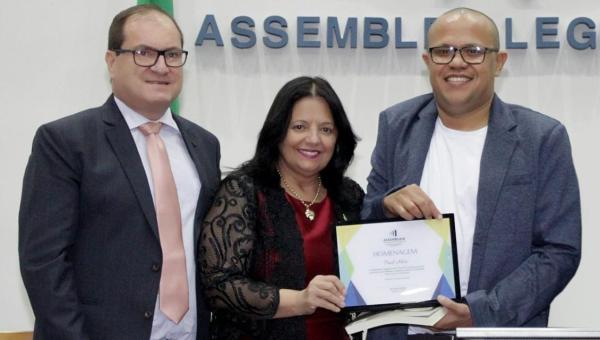 Valderez prestigia homenagem ao dia do Jornalista e defende valorização da categoria
