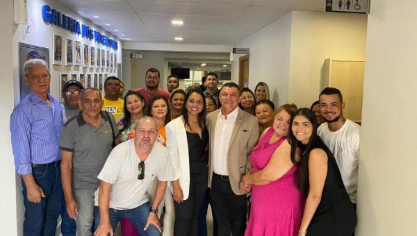 Vanda Monteiro prestigia retorno de vereador Márcio Reis para a Câmara Municipal