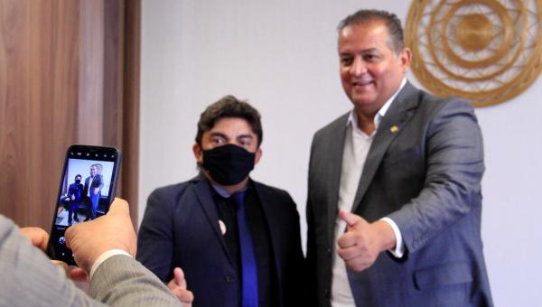 Vereador Baixinho da Tec Sat comemora conquista dos Conselheiros Tutelares de Colmeia 