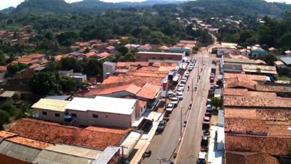 Vereador se exalta e diz que queria ter revólver para meter cinco tiros na cara do prefeito de Aragominas 
