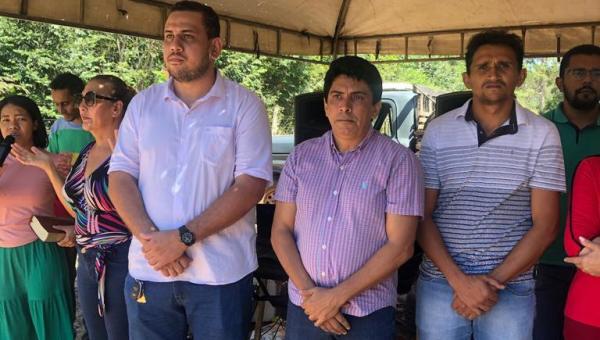 Vereador Wilson Carvalho visita Povoado Mato Verde, prestigia festividades e ouve demandas locais.