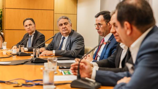 Vice-governador Laurez Moreira apresenta potencial do agronegócio do estado para embaixador da Colômbia