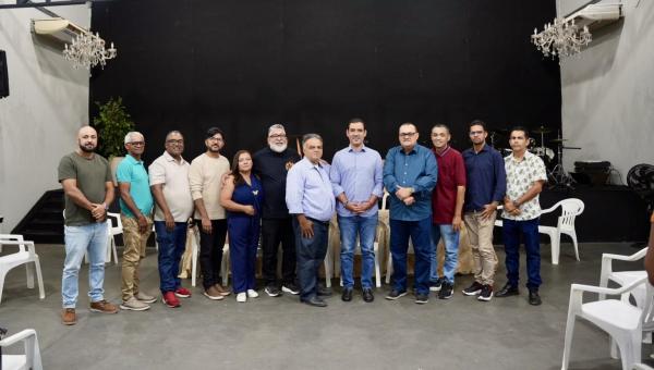 Vicentinho Júnior ouve lideranças evangélicas e apresenta diretrizes do plano de governo