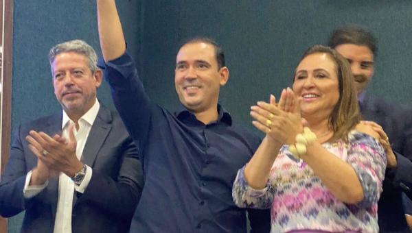 Vicentinho Júnior se filia ao PP em concorrido evento 