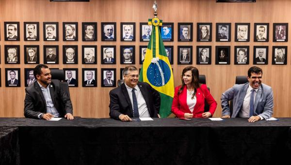 Wanderlei Barbosa garante dois novos helicópteros para reforço da segurança pública do Tocantins em viagem à Brasília 
