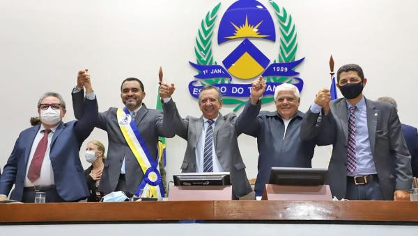 Wanderlei Barbosa toma posse como governador do Estado do Tocantins