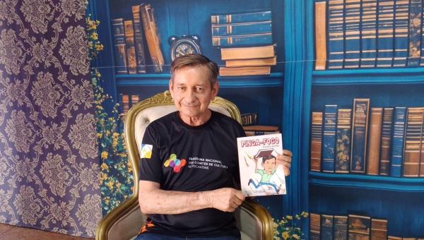 Zacarias Martins lança livro de poesias na Feira Literária e Artística de Porto Franco