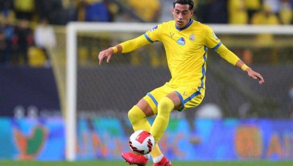 Zagueiro com passagem pela Premier League aceita redução salarial considerável e pode acertar com o Flamengo