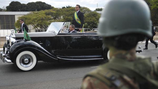 Desfile em Brasília conta com 4,5 mil pessoas