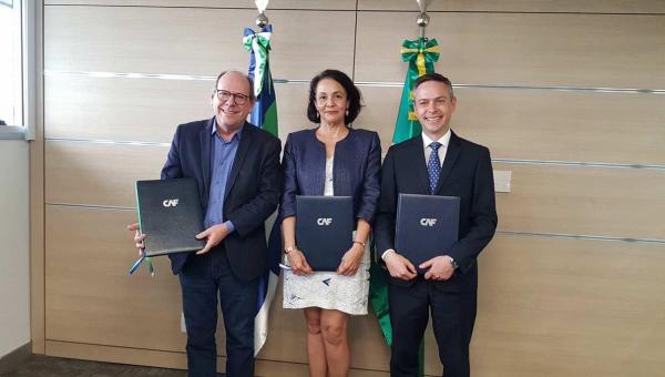 Dimas assina contrato de R$ 220 mi e lembra da responsabilidade da população na escolha do próximo prefeito