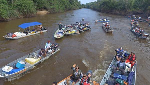DIVERSÃO NAS ÁGUAS: Rios Corda e Araguaia recebem barqueiros de Ananás e região