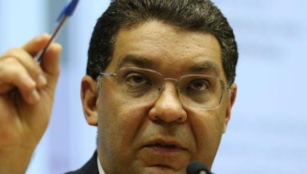 ECONOMIA: maior parte do abono salarial beneficia menos pobres, revela Tesouro