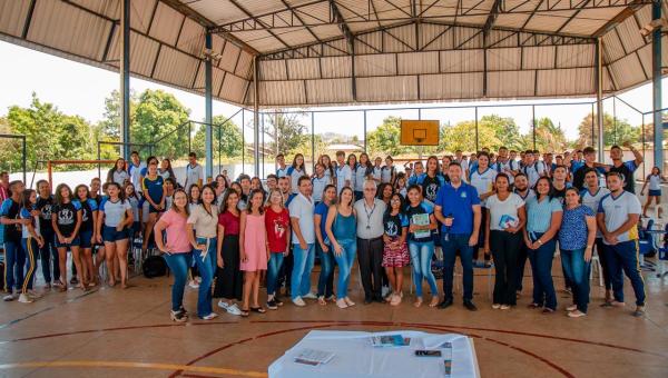 EDUCAÇÃO: escritor tocantinense participa do I Ciclo de Palestras realizado no Colégio CEM-CAAP em Ananás