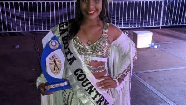 Eláiza Káuria é a vencedora do concurso Garota Country 2020 de Angico