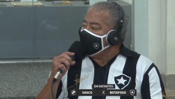 Em transmissão, Jairzinho tem atitude machista, reclama da bandeirinha e diz: 
