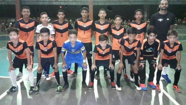 ESPORTE: Escola Invictus Futsal colabora com a formação dos jovens atletas de Ananás