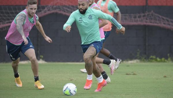 ESPORTE: Gabigol e Arrascaeta treinam normalmente com elenco do Flamengo