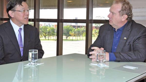 ESTADO: Governador recebe empresário japonês para tratar de investimentos no Tocantins