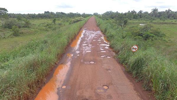 ESTRADA ESBURACADA: Correio do Bico mostra a precariedade da TO-010