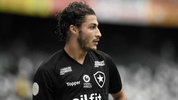 Falta de resposta e Flamengo de olho geram desgaste entre Botafogo e Marcinho