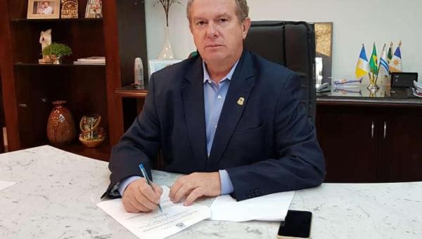 Governador decreta calamidade, restringe transporte de passageiros e vai contratar mais profissionais de saúde