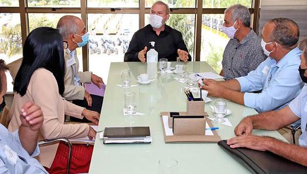 Governador Mauro Carlesse ouve demandas de prefeitos referentes às áreas de saúde e infraestrutura