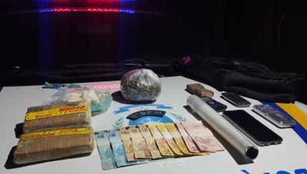 Homem é flagrado com maconha e crack e confessa à PM que lançaria drogas em presídio