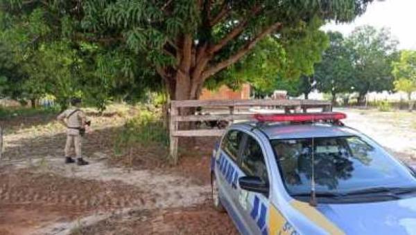 Homem é preso pela PM por descumprimento de medida protetiva de urgência contra a esposa em Ananás