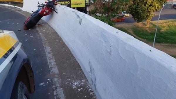 IMPERATRIZ: Motoqueiro cai de viaduto