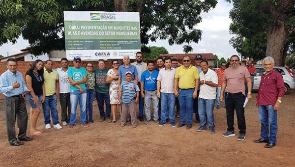 INFRAESTRUTURA URBANA: Prefeito Valber Saraiva lança obras de pavimentação do Setor Mangueiras em Ananás