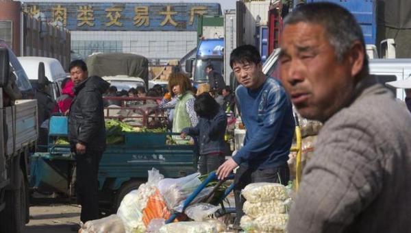 INTERNACIONAL: Novo surto de covid-19 em mercado de Pequim acende alerta na China