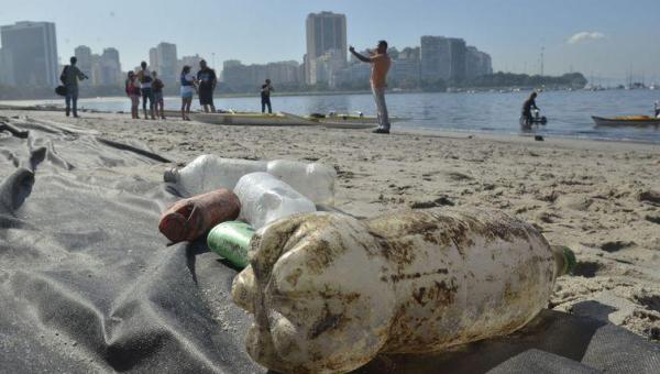 Japão fabricará roupas a partir de garrafas de plástico recicladas
