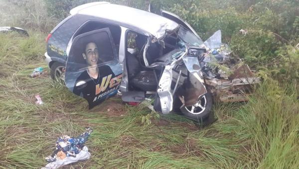 Jovem morre e músico fica ferido após acidente envolvendo caminhões no sul do TO