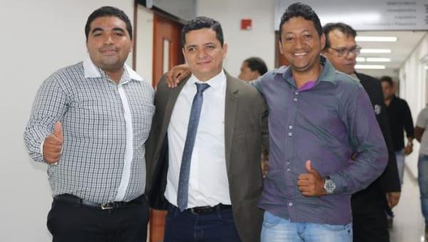 Jovens de Araguatins e Ananás vão a Palmas em busca de apoio político