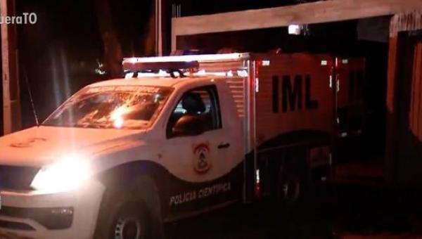 Jovens mortos em calçada de casa tinham 22 e 24 anos; Corpos foram liberados do IML