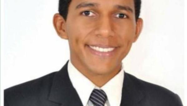 Justiça devolve cargo a prefeito suspeito de usar funcionários e máquinas na construção da própria casa