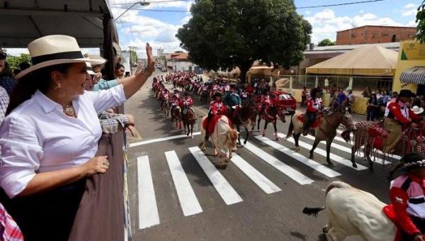 Katia Abreu prestigia cavalgada de Araguaína