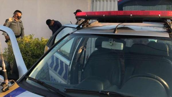 Ladrão rouba mulher, foge de bicicleta mas acaba preso e tenta justificar o crime