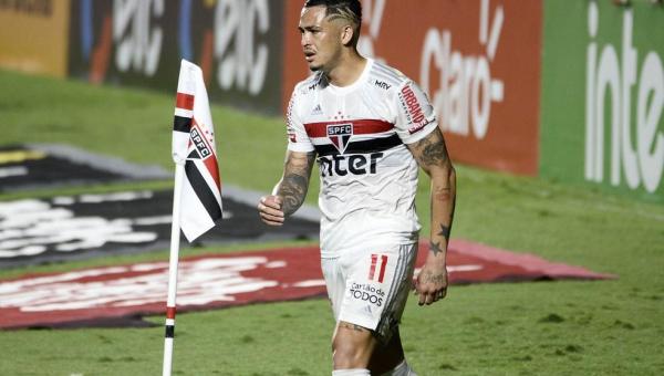 Luciano, do São Paulo, tem inflamação na perna e vira dúvida para enfrentar o Grêmio
