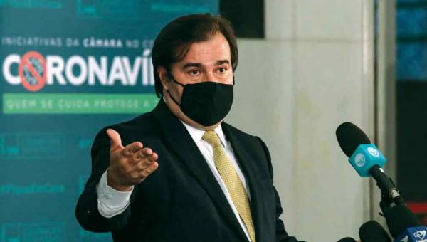 Maia critica Bolsonaro e chama governo de incompetente: ‘País não está quebrado’