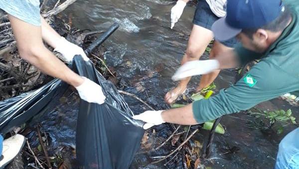 MEIO AMBIENTE: prefeitura de Riachinho e comunidade recolhem lixo no Ribeirão dos Porcos