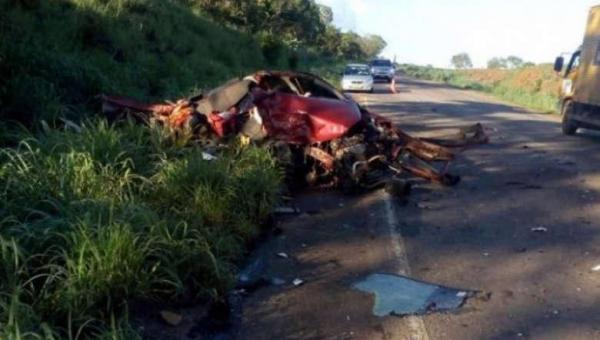 Motorista perde a mãe e a filha em colisão frontal nesta manhã no Tocantins