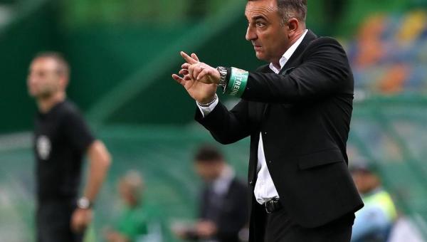 Na mira do Flamengo, Carvalhal recebe boas referências de goleiro brasileiro: 
