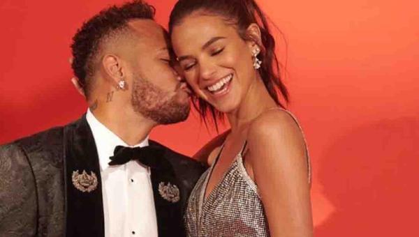 Neymar desarquiva fotos com Marquezine e fãs piram: “Brumar ta vivo”